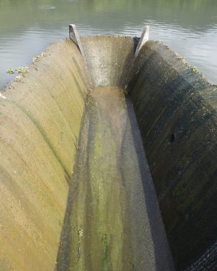 eski dolusavak üzerine beton Göleti 