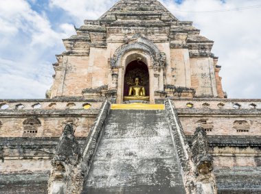   Mavi gökyüzü ile Tayland pagoda büyük