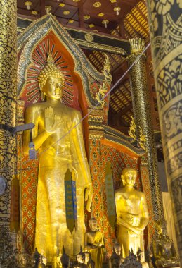  Altın buddha heykeli Tayland tapınak.
