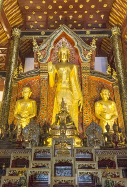 Altın buddha heykeli Tayland tapınak.