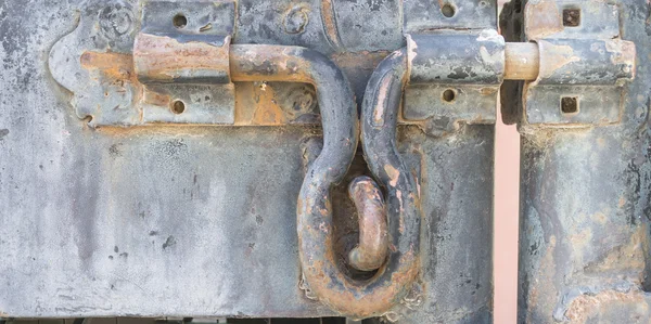 Brown Old Rustic Door Lock Outdoor — Stock Photo, Image