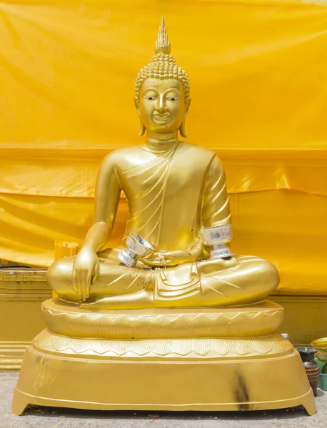 Buddha staty i thailändska templet, thailand — Stockfoto