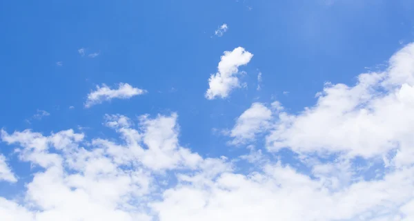 Cielo Blu Nel Cielo Limpido Giorno Immagine Sfondo — Foto Stock