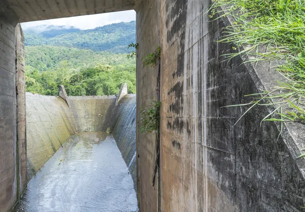 Vertedero Montaña Durante Día — Foto de Stock