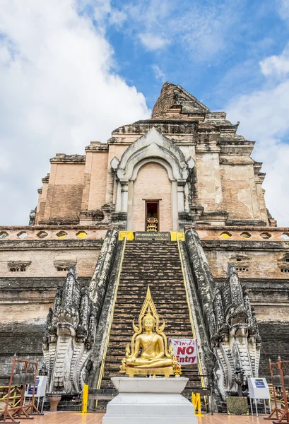 Den stora pagoden i thailand med blå himmel — Stockfoto