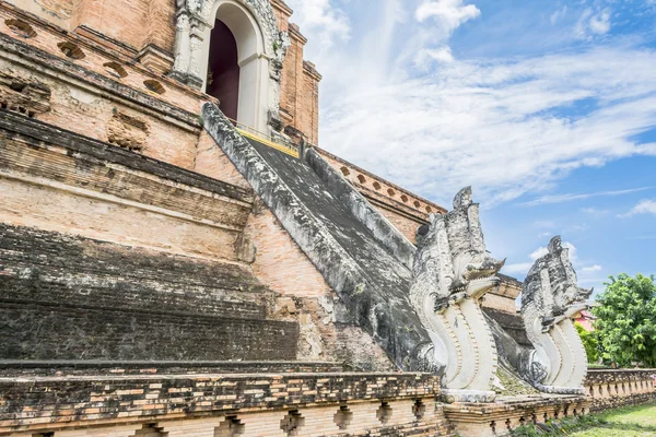 La gran pagoda en Tailandia con cielo azul —  Fotos de Stock