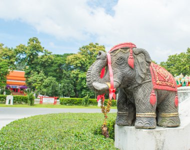 tapınağın Tay fil heykeli.