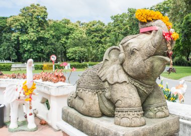 tapınağın Tay fil heykeli.