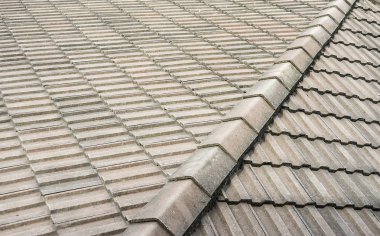 Arkaplan kullanımı için siyah kiremitli çatı 