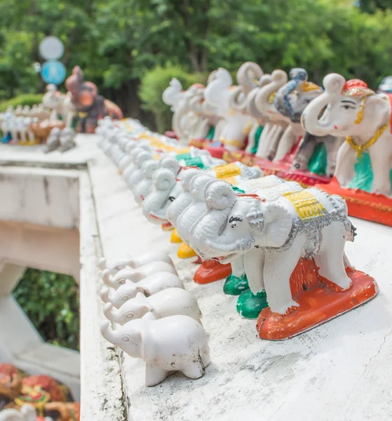 Statue de l'éléphant thaïlandais dans le temple — Photo