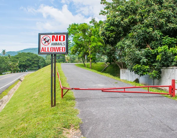 No pets allowed sign  in the park — Stock Photo, Image