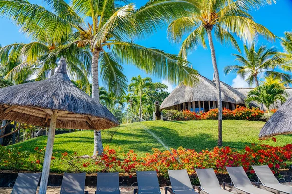 Wyspa Mauritius - 04.11.2021: Canonnier Beachcomber Hotel. Tropikalny rajski wypoczynek na wyspie w hotelu. — Zdjęcie stockowe