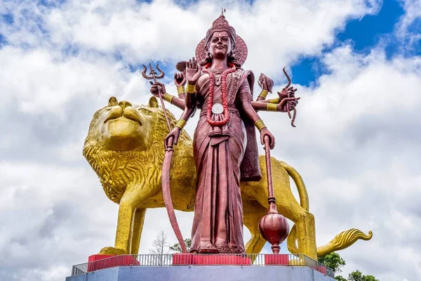 Могучая Статуя Индуистской Богини Дурги Маа Золотым Львом Священном Ганга — стоковое фото