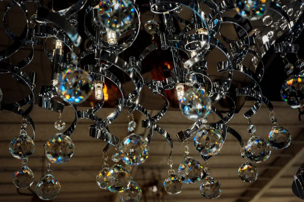 Közelről Trendi Kristályok Chandelier Ragyogó Háttér Luxus Belső Vintage Kristály — Stock Fotó