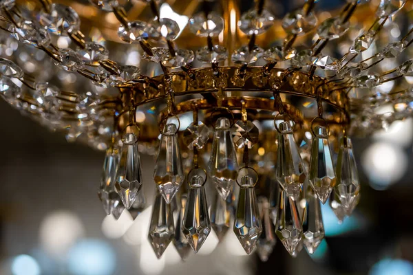 Közelről Trendi Kristályok Chandelier Ragyogó Háttér Luxus Belső Vintage Kristály — Stock Fotó