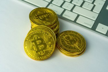  Laptop Klavyesindeki Şifreleme Bozukluklarının Yakın Görüntüsü. 