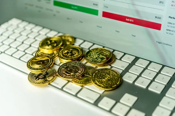 Laptop Klavyesinde Şifreleme Bozukluklarının Yakın Görüntüsü. Yüksek kalite fotoğraf