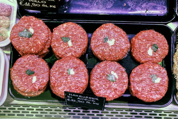Carne Para Hamburguesas Venta Una Carnicería Italiana — Foto de Stock