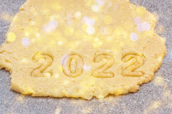 Ano Novo 2022 Conceito Padaria Cozinhar Biscoitos Gengibre Massa Crua — Fotografia de Stock