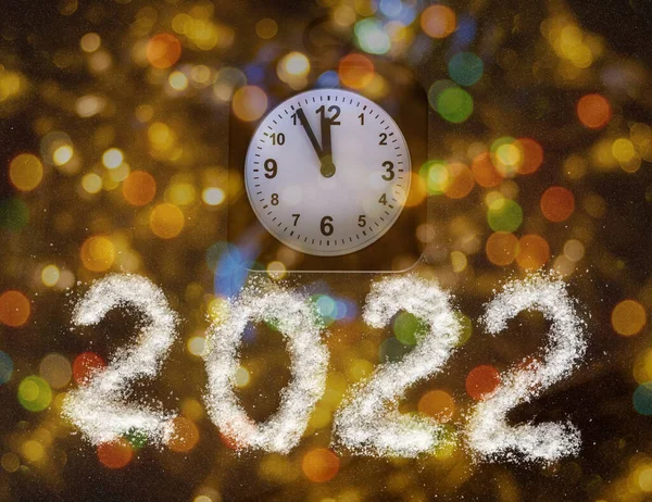 Relógio Alarme Clássico Mostrando Tempo Ano 2022 Escrito Com Sal — Fotografia de Stock
