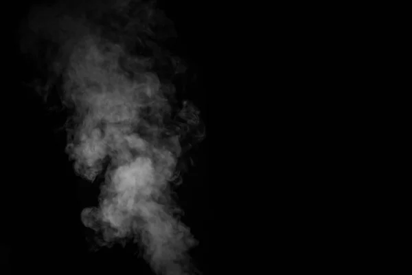 Fragment Białego Gorącego Kręconego Dymu Parowego Odizolowany Czarnym Tle Zbliżenie — Zdjęcie stockowe