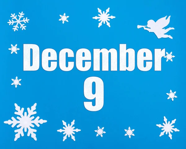 12月9日 雪の結晶 天使とカレンダーの日付と冬の青の背景 月の9日 冬の月 その年のコンセプトの日 — ストック写真