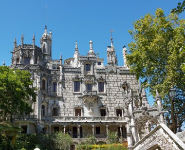 Quinta de Regaleira sarayı ve park kompleksi