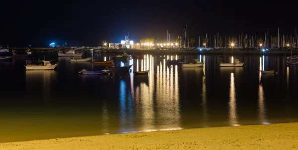 Ночной пейзаж набережной в Кашкайше, Португалия — стоковое фото