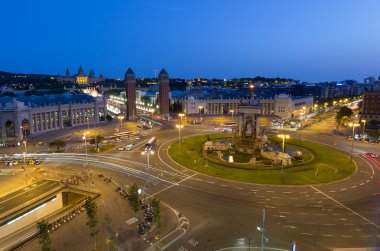 İspanya Meydanı gece görünümü