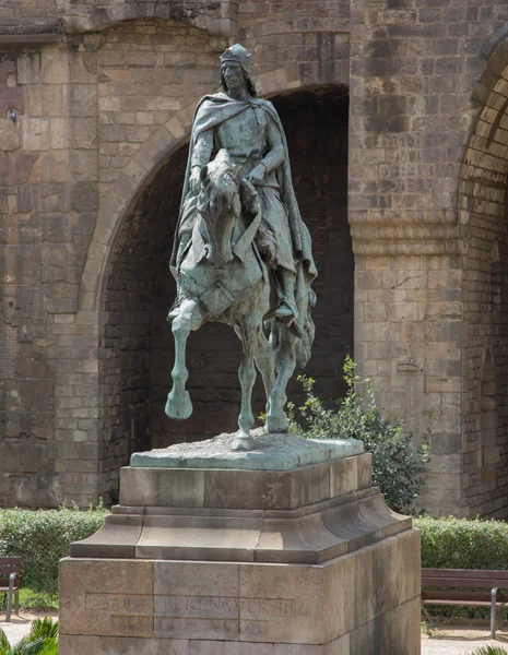 Monumento al jinete a caballo en Barcelona, España . — Foto de Stock