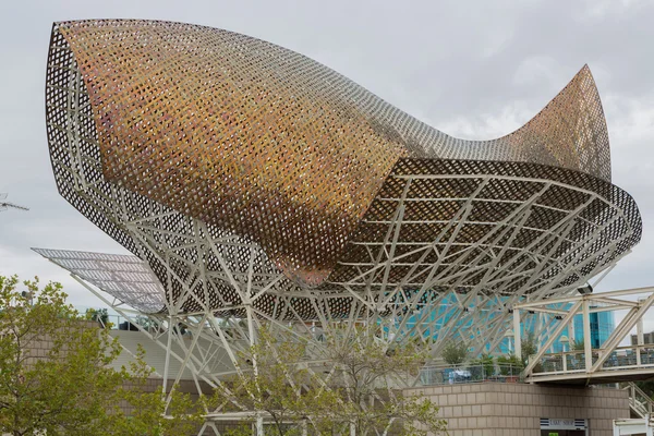 Escultura de um peixinho dourado para o Porto Olimpik em Barcelona — Fotografia de Stock