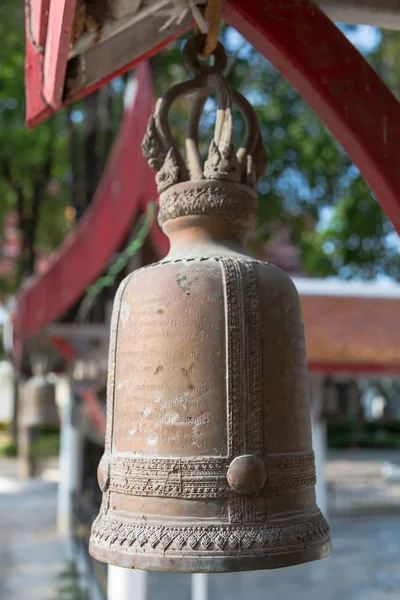 Cloches dans le monastère royal Wat Chuai Mongkong à Pattaya, Thaïlande — Photo