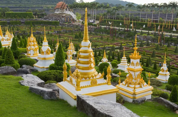 Tropische landschapspark van nong nuch in pattaya, thailand — Stockfoto