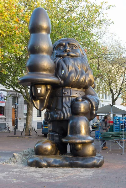 Escultura do gnomo na praça Imagem De Stock