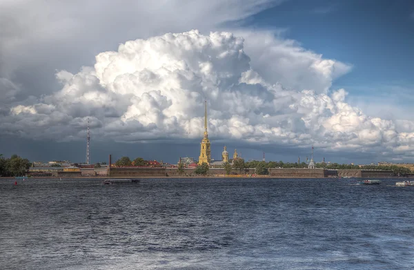 Peter ve paul fortress panorama St Petersburg Tavşan Adası. HDR görüntüsü.
