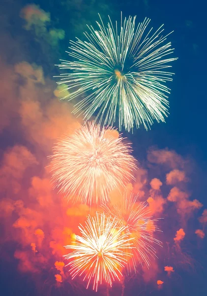Feuerwerk zu Ehren eines Feiertags am Tag des Sieges Stockfoto
