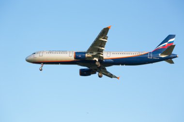 sheremetyevo havaalanında uçak airbus a321 uçak aeroflot oturur