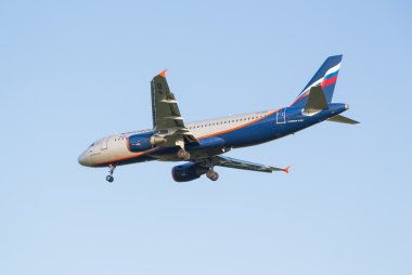 sheremetyevo havaalanında uçak airbus a321 uçak aeroflot oturur