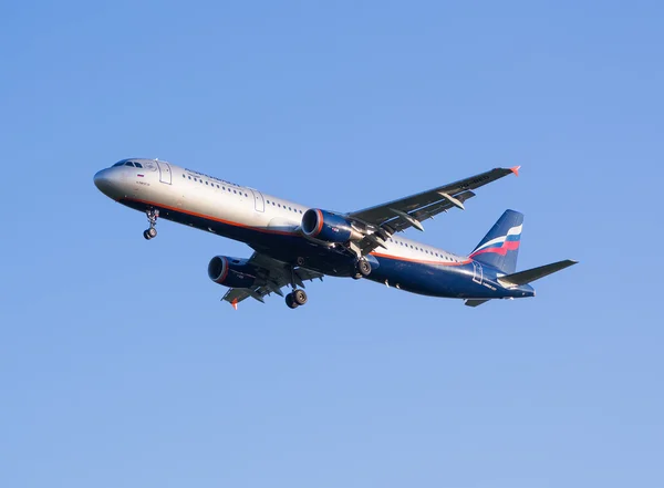 sheremetyevo havaalanında yaklaşım açılış önce havayolu airbus a320 uçağı aeroflot azalır