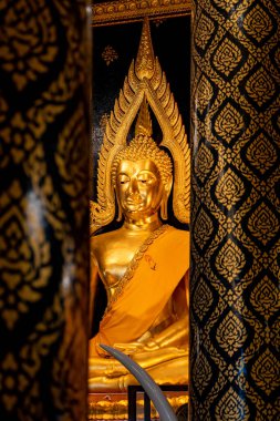 Wat Nang Phaya 'daki büyük Buda heykeli, Phitsanulok Eyaleti, Tayland