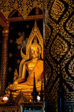 Wat Nang Phaya 'daki büyük Buda heykeli, Phitsanulok Eyaleti, Tayland