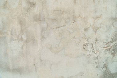 Arka planda çatlaklar, desenler ve arka planda dokular olan yalın, alçılı tuğla duvar kavramı. Beton yüzeyler biraz pürüzlüdür. Rastgele, dikişsiz duvar deseni.