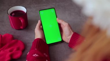 Yeşil ekran ellerde. Noel zamanı