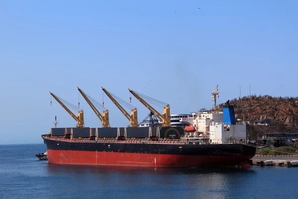 Ship in port — Stock Photo, Image