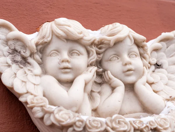 Two Baby Angels Wings Marble Sculpture Red Wall Building Close — Stock Photo, Image