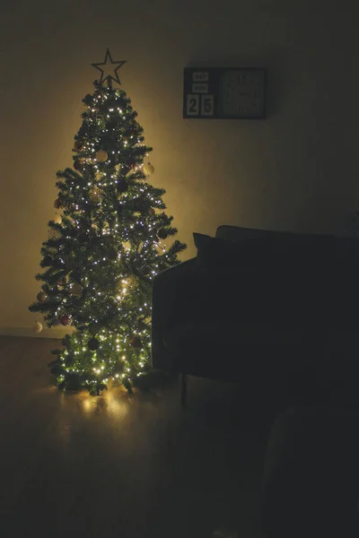 Crăciun Pom Decorare Aur Roșu Verde Alb Stea Ceas Perete — Fotografie, imagine de stoc