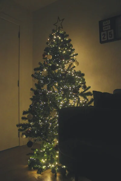 Decoração Árvore Natal Ouro Vermelho Verde Branco Estrela Relógio Parede — Fotografia de Stock