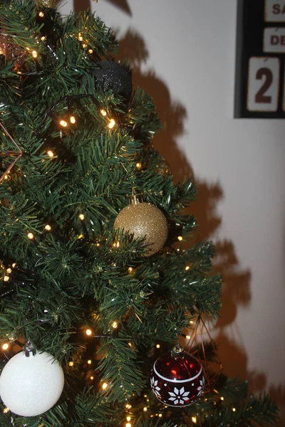 Árbol Navidad Decoración Oro Rojo Verde Blanco Estrella Reloj Pared — Foto de Stock