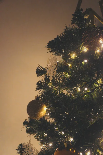 Kerstboom Decoratie Goud Rood Groen Wit Ster Vintage Muur Klok — Stockfoto