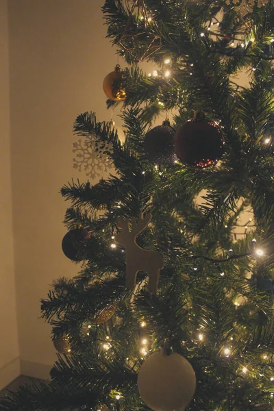 Decoração Árvore Natal Ouro Vermelho Verde Branco Estrela Relógio Parede — Fotografia de Stock